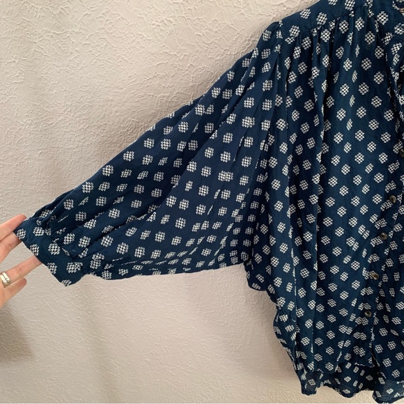 By Anthropologie navy blue blouse with embroidered pattern - Picture 5 of 9